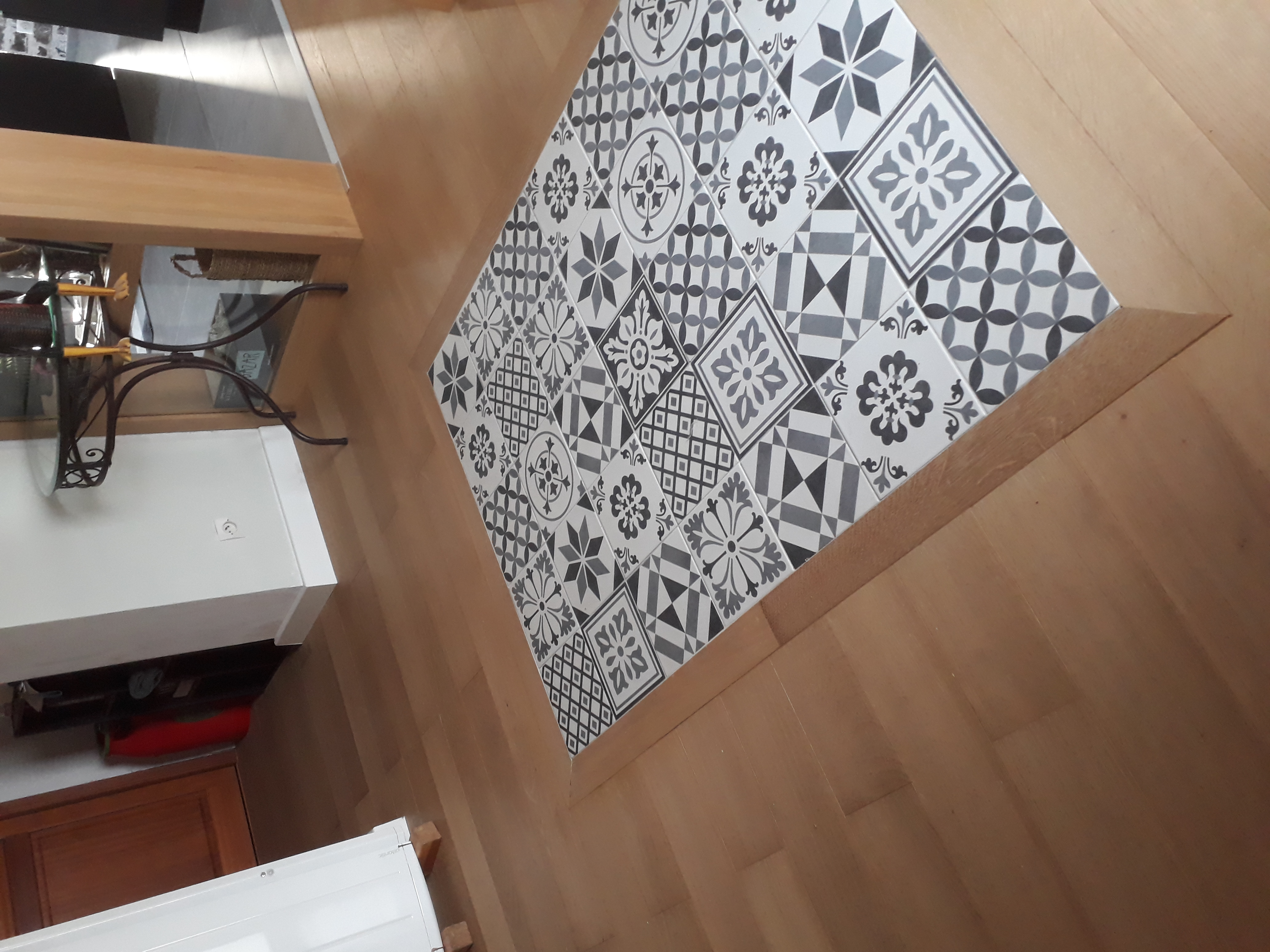 Parquet en contrecollé chêne avec incrustation de carrelage