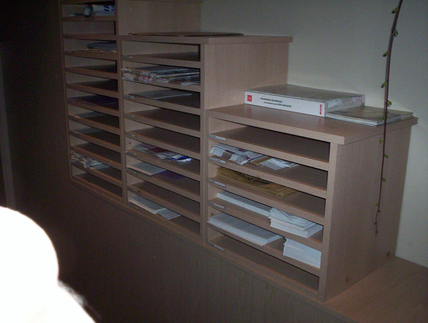 Espace courrier en mélaminé décor ton bois 2